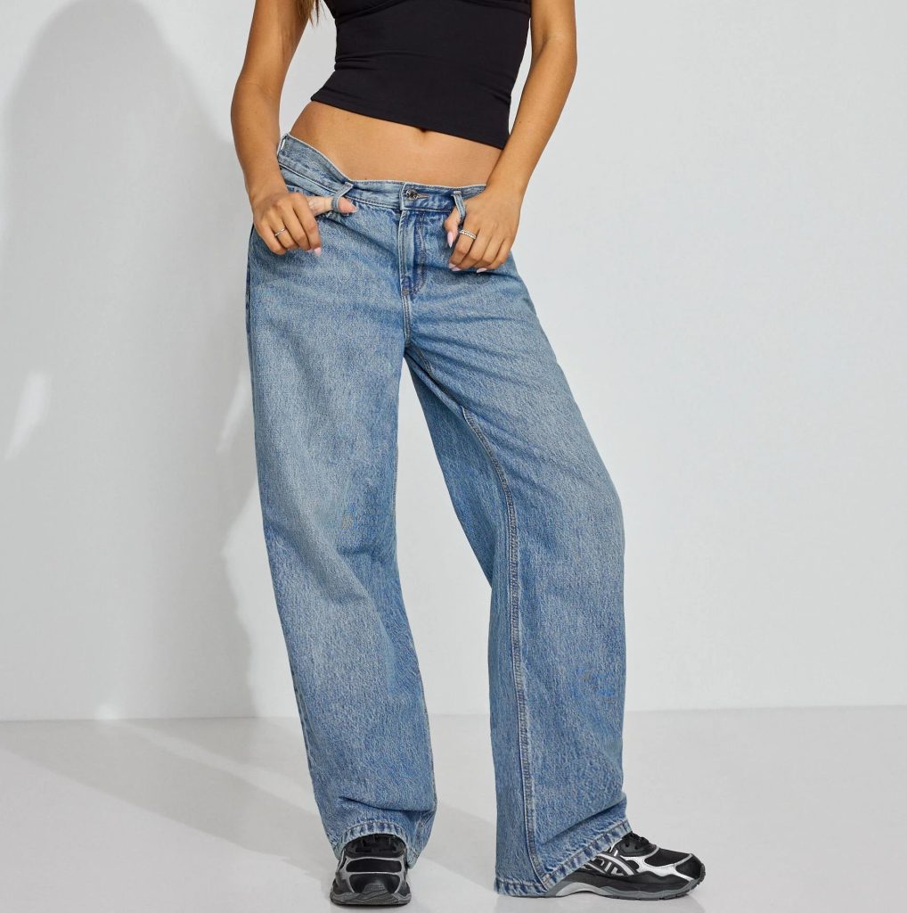 low-rise baggy jeans